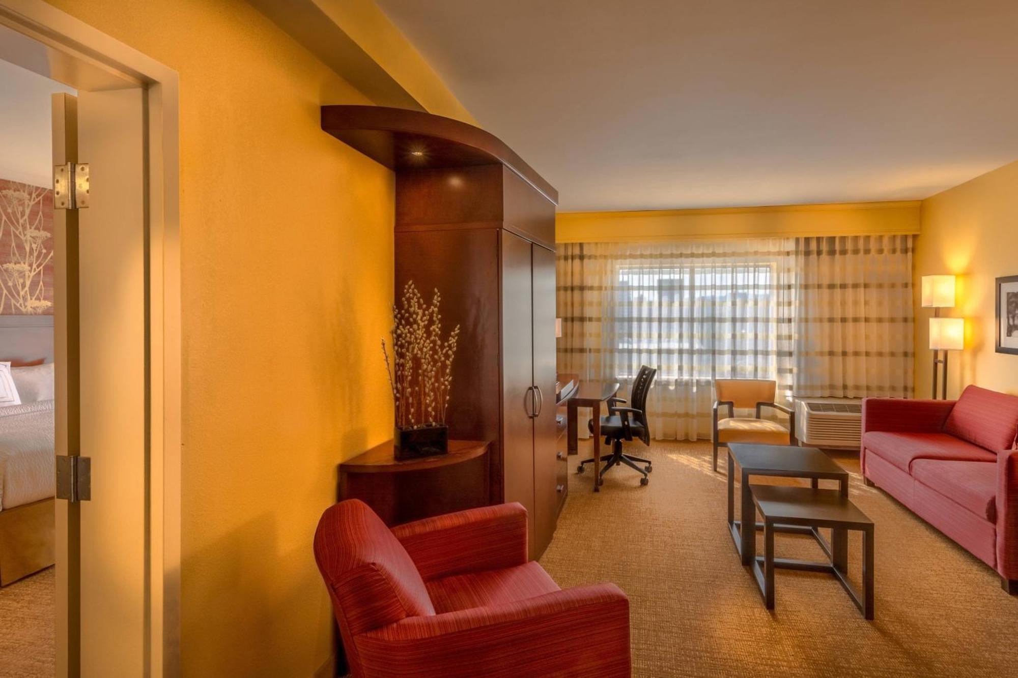 Courtyard By Marriott Charleston Downtown/Civic Center Hotel Exterior foto