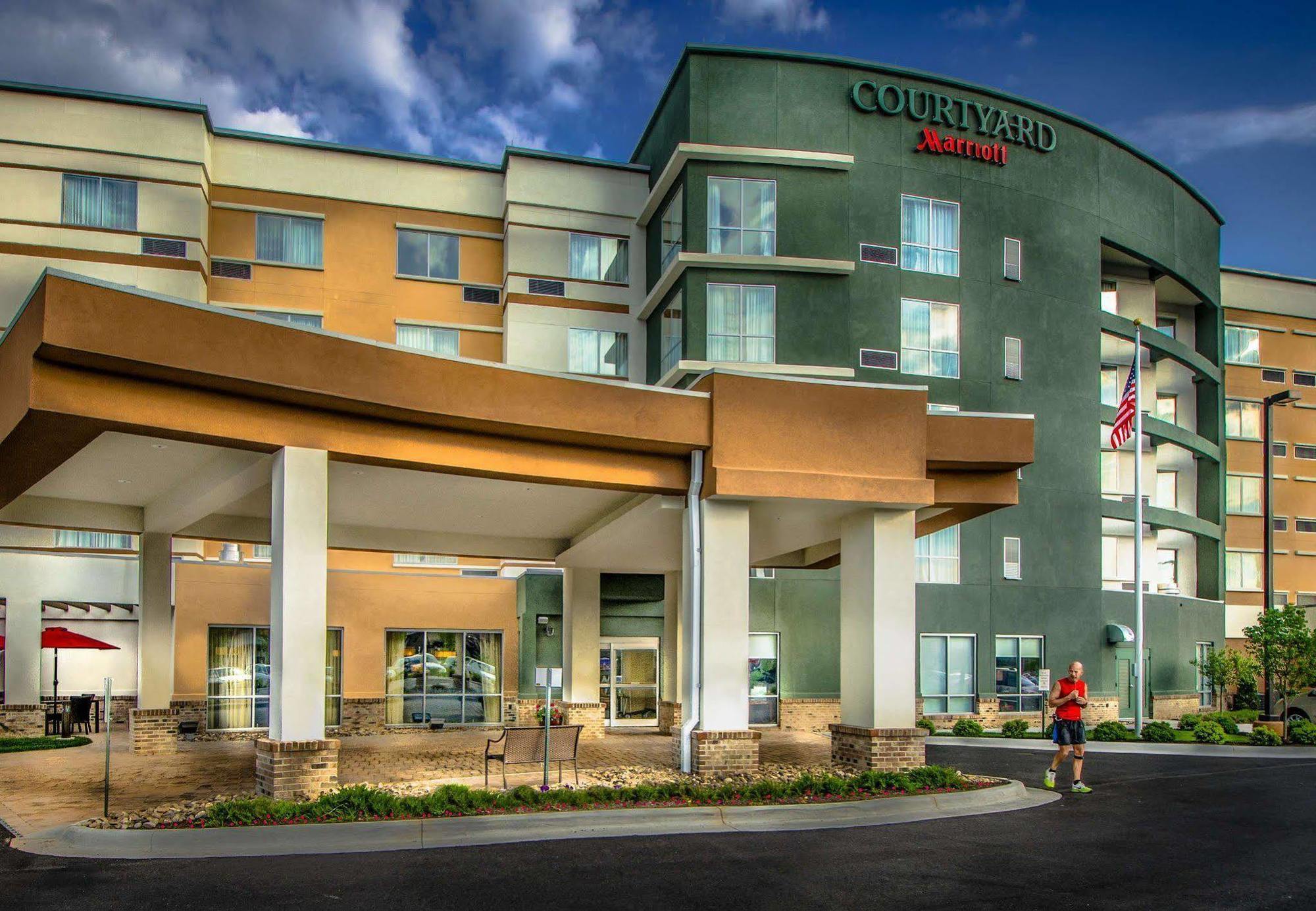 Courtyard By Marriott Charleston Downtown/Civic Center Hotel Exterior foto