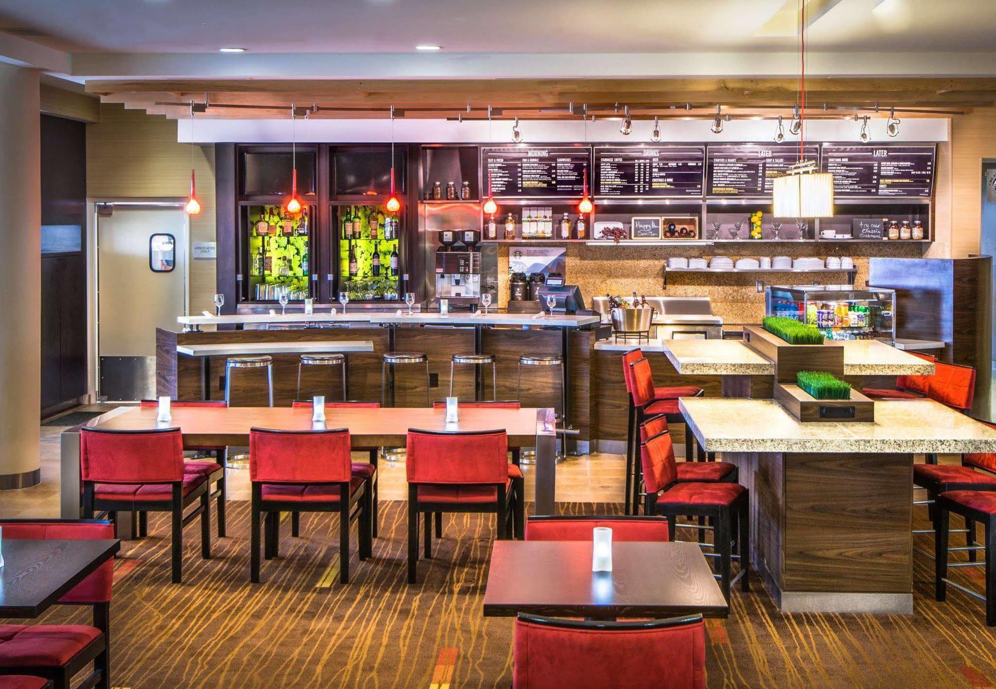 Courtyard By Marriott Charleston Downtown/Civic Center Hotel Exterior foto